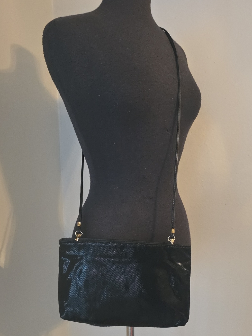 Sleek Black Crossbody Bag with Slim Strap